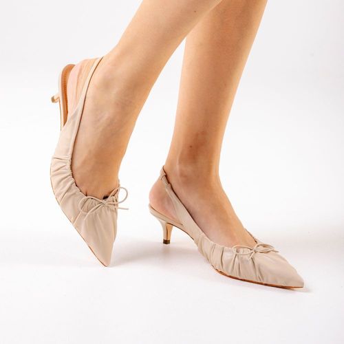 Slingback Couro Off Withe Salto Baixo Cecconello 2473001-1