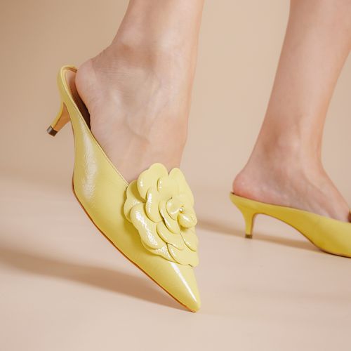 Mule Couro Amarelo Salto Baixo Cecconello 2473008-3