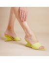 tamanco-couro-amarelo-salto-medio-cecconello-2555001-2-2555001-2-b