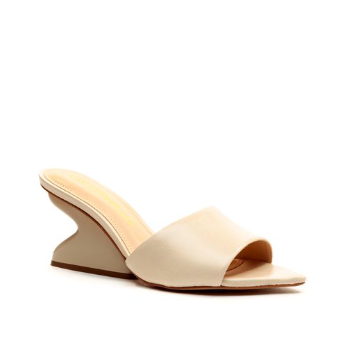 Tamanco Couro Off White Salto Médio Cecconello 2555001-5