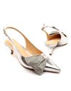 Slingback-couro-prata-salto-baixo-cecconello-2473015-3-e