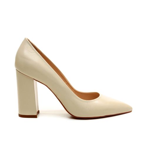 Scarpin Couro Off White Salto Alto Bloco Cecconello 1904002-16
