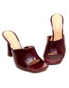 tamanco-couro-bordo-salto-alto-cecconello-2693002-2-2693002-2-f.jpg
