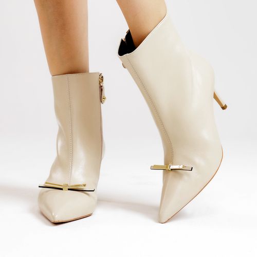 Bota Couro Off White Cano Curto Cecconello 2658010-2
